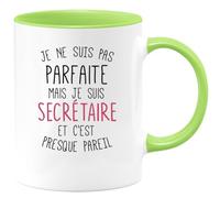 quotedazur Café-Croissant - Mug Personnalisé Tasse Cadeau Noël Je Ne Suis Pas Parfaite Mais Je Suis Secretaire Et C'Est Presque Pareil - Vert/Céramique