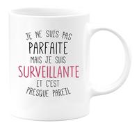 quotedazur Café-Croissant - Mug Personnalisé Tasse Cadeau Noël Je Ne Suis Pas Parfaite Mais Je Suis Surveillante Et C'Est Presque Pareil - Blanc/Céramique