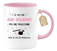 quotedazur Café-Croissant - Mug Personnalisé Tasse Cadeau Noël Je Suis Une Aide- Soignante Pas Une Magicienne Mais Je Fais Des Merveilles - Rose/Céramique