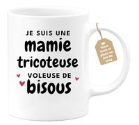 quotedazur Café-Croissant - Mug Personnalisé Tasse Cadeau Noël Je Suis Une Mamie Tricoteuse Voleuse De Bisous - Blanc/Céramique