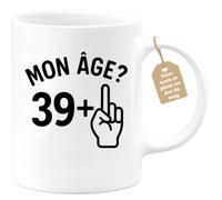 quotedazur Café-Croissant - Mug Personnalisé Tasse Cadeau Noël Mon Âge? 39 + (Dessin D'Une Main Faisant Un Doigt D'Honneur) - Blanc/Céramique