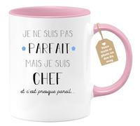 quotedazur Café-Croissant - Mug Personnalisé Tasse Cadeau Original Humour Noël Je Ne Suis Pas Parfait Mais Je Suis Chef - Rose/Céramique