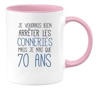 quotedazur Café-Croissant - Mug Personnalisé Tasse Cadeau Original Humour Noël Je Voudrais Bien Arrêter Mais Je N'Ai Que Anniversaire 70 Ans 1955 - Rose/Céramique