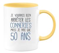 quotedazur Café-Croissant - Mug Personnalisé Tasse Cadeau Original Humour Noël Je Voudrais Bien Arrêter Mais Je N'Ai Que Anniversaire 50 Ans 1975 - Jaune/Céramique