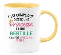 quotedazur Café-Croissant - Mug Personnalisé Tasse C'Est Compliqué D'Être Une Bertille Et Princesse Cadeau Prénom Noël Anniversaire - Jaune/Céramique
