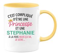 quotedazur Café-Croissant - Mug Personnalisé Tasse C'Est Compliqué D'Être Une Stephanie Et Princesse Cadeau Prénom Noël Anniversaire - Jaune/Céramique