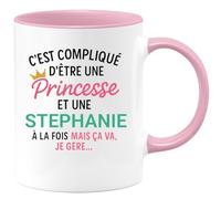 quotedazur Café-Croissant - Mug Personnalisé Tasse C'Est Compliqué D'Être Une Stephanie Et Princesse Cadeau Prénom Noël Anniversaire - Rose/Céramique