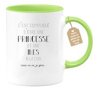 quotedazur Café-Croissant - Mug Prénom Ines Compliqué D'Être Une Princesse Et Une Ines Mais Ca Va Je Gère - Cadeau Noël Prénom Tasse - Vert/Céramique