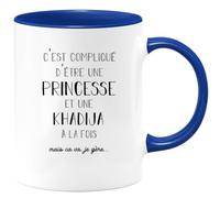 quotedazur Café-Croissant - Mug Prénom Khadija Compliqué D'Être Une Princesse Et Une Khadija Mais Ca Va Je Gère - Tasse Prénom Pour Noël - Bleu/Céramique