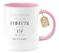 quotedazur Café-Croissant - Mug Prénom Lea Compliqué D'Être Une Princesse Et Une Lea Mais Ca Va Je Gère - Cadeau Noël Prénom Tasse - Rose/Céramique