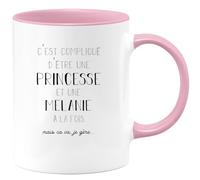 quotedazur Café-Croissant - Mug Prénom Melanie Compliqué D'Être Une Princesse Et Une Melanie Mais Ca Va Je Gère - Tasse Prénom Pour Noël - Rose/Céramique