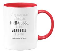 quotedazur Café-Croissant - Mug Prénom Noël Angeline Compliqué D'Être Une Princesse Et Une Angeline Mais Ca Va Je Gère - Tasse Prénom - Rouge/Céramique