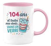 quotedazur - Mug 104 ans et toutes mes dents... dans un verre - Tasse Cadeau Anniversaire 104 Ans - Rose/Céramique
