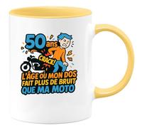 quotedazur - Mug 50 ans : l'âge où mon dos fait plus de bruit que ma moto - Tasse Cadeau Humour Homme - Jaune/Céramique