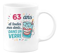quotedazur - Mug 63 ans et toutes mes dents... dans un verre - Tasse Cadeau 63 ans - Blanc/Céramique