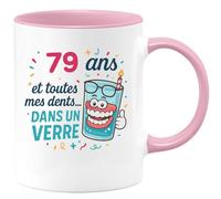 quotedazur - Mug 79 ans et toutes mes dents... dans un verre - Tasse Cadeau 79 ans - Rose/Céramique