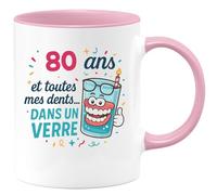 quotedazur - Mug 80 ans et toutes mes dents... dans un verre - Tasse Cadeau 80 ans - Rose/Céramique