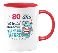 quotedazur - Mug 80 ans et toutes mes dents... dans un verre - Tasse Cadeau 80 ans - Rouge/Céramique