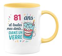 quotedazur - Mug 81 ans et toutes mes dents... dans un verre - Tasse Cadeau Anniversaire 81 Ans - Jaune/Céramique