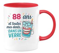 quotedazur - Mug 88 ans et toutes mes dents... dans un verre - Tasse Cadeau Anniversaire 88 Ans - Rouge/Céramique