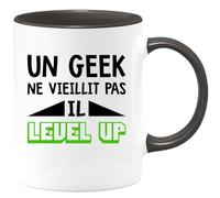 quotedazur - Mug Anniversaire Geek Un Ne Vieillit Pas Il Level Up Tasse Cadeau Nerd Noir/Céramique