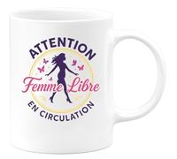 quotedazur - Mug Attention Femme Libre en Circulation - Tasse Cadeau Retraite Femme - Blanc/Céramique