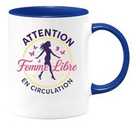 quotedazur - Mug Attention Femme Libre en Circulation - Tasse Cadeau Retraite Femme - Bleu/Céramique