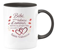 quotedazur - Mug Bébé, notre histoire d'amour mérite sa propre fête pas juste la Saint-Valentin - Tasse Cadeau Amour, Saint-Valentin, Couple Homme - Noir/Céramique