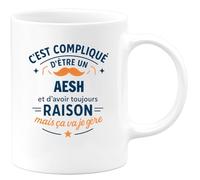 quotedazur - Mug C'est compliqué d'être un AESH et d'avoir toujours raison, mais ça va je gère - Tasse Cadeau AESH Homme - Blanc/Céramique