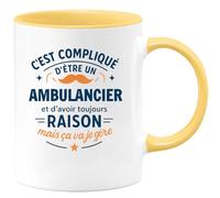 quotedazur - Mug C'est compliqué d'être un Ambulancier et d'avoir toujours raison, mais ça va je gère - Tasse Cadeau Ambulancier Homme - Jaune/Céramique