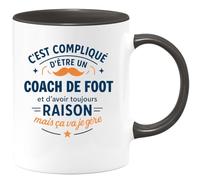 quotedazur - Mug C'est compliqué d'être un Coach De Foot et d'avoir toujours raison, mais ça va je gère - Tasse Cadeau Coach De Foot Homme - Noir/Céramique