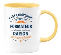 quotedazur - Mug C'est compliqué d'être un Formateur et d'avoir toujours raison, mais ça va je gère - Tasse Cadeau Formateur Homme - Jaune/Céramique