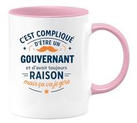 quotedazur - Mug C'est compliqué d'être un Gouvernant et d'avoir toujours raison, mais ça va je gère - Tasse Cadeau Gouvernant Homme - Rose/Céramique