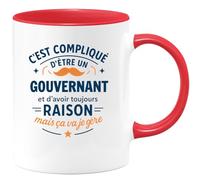 quotedazur - Mug C'est compliqué d'être un Gouvernant et d'avoir toujours raison, mais ça va je gère - Tasse Cadeau Gouvernant Homme - Rouge/Céramique