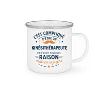 quotedazur - Mug C'est compliqué d'être un Kinésithérapeute et d'avoir toujours raison, mais ça va je gère - Tasse Cadeau Kinésithérapeute Homme - Blanc/Emaillé
