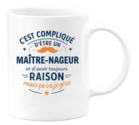 quotedazur - Mug C'est compliqué d'être un Maître-nageur et d'avoir toujours raison, mais ça va je gère - Tasse Cadeau Maître-nageur Homme - Blanc/Céramique