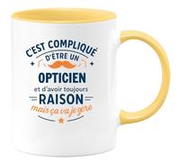 quotedazur - Mug C'est compliqué d'être un Opticien et d'avoir toujours raison, mais ça va je gère - Tasse Cadeau Opticien Homme - Jaune/Céramique