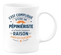quotedazur - Mug C'est compliqué d'être un Pépiniériste et d'avoir toujours raison, mais ça va je gère - Tasse Cadeau Pépiniériste Homme - Blanc/Céramique