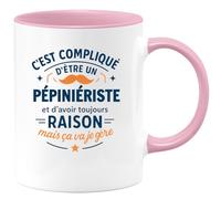 quotedazur - Mug C'est compliqué d'être un Pépiniériste et d'avoir toujours raison, mais ça va je gère - Tasse Cadeau Pépiniériste Homme - Rose/Céramique