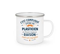 quotedazur - Mug C'est compliqué d'être un Plasticien et d'avoir toujours raison, mais ça va je gère - Tasse Cadeau Plasticien Homme - Blanc/Emaillé