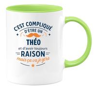 quotedazur - Mug C'est compliqué d'être un Théo et d'avoir toujours raison, mais ça va je gère - Tasse Cadeau Théo Homme - Vert/Céramique