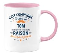 quotedazur - Mug C'est compliqué d'être un Tom et d'avoir toujours raison, mais ça va je gère - Tasse Cadeau Tom Homme - Rose/Céramique