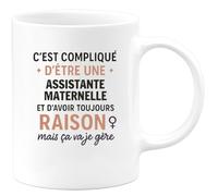 quotedazur - Mug C'est compliqué d'être une Assistante maternelle et d'avoir toujours raison, mais ça va je gère - Tasse Cadeau Femme - Blanc/Céramique
