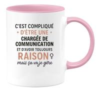 quotedazur - Mug C'est compliqué d'être une Chargée de communication et d'avoir toujours raison, mais ça va je gère - Tasse Cadeau Femme - Rose/Céramique