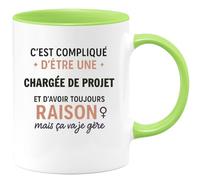 quotedazur - Mug C'est compliqué d'être une Chargée de projet et d'avoir toujours raison, mais ça va je gère - Tasse Cadeau Femme - Vert/Céramique