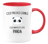 quotedazur - Mug C'est Pas Des Cernes Mon Petit Côté Panda Rouge/Céramique