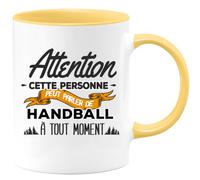 quotedazur - Mug Cette Personne Peut Parler De Handball À Tout Moment Jaune/Céramique
