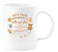 quotedazur - Mug Cette tasse appartient à celle qui fait les meilleurs goûters - Tasse Cadeau Nounou Femme - Blanc/Céramique