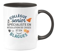 quotedazur - Mug Collègue senior spécialiste en résolution de crises et en blagues - Tasse Cadeau Collègue Homme - Noir/Céramique