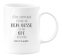 quotedazur - Mug Compliqué D'être Un Beau Gosse Et CPE À La Fois Mais Ça Va Je Gère Blanc/Céramique